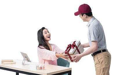 《暗区突围》＆《赛博朋克2077》正式联动宣传片公布！7月30日上线